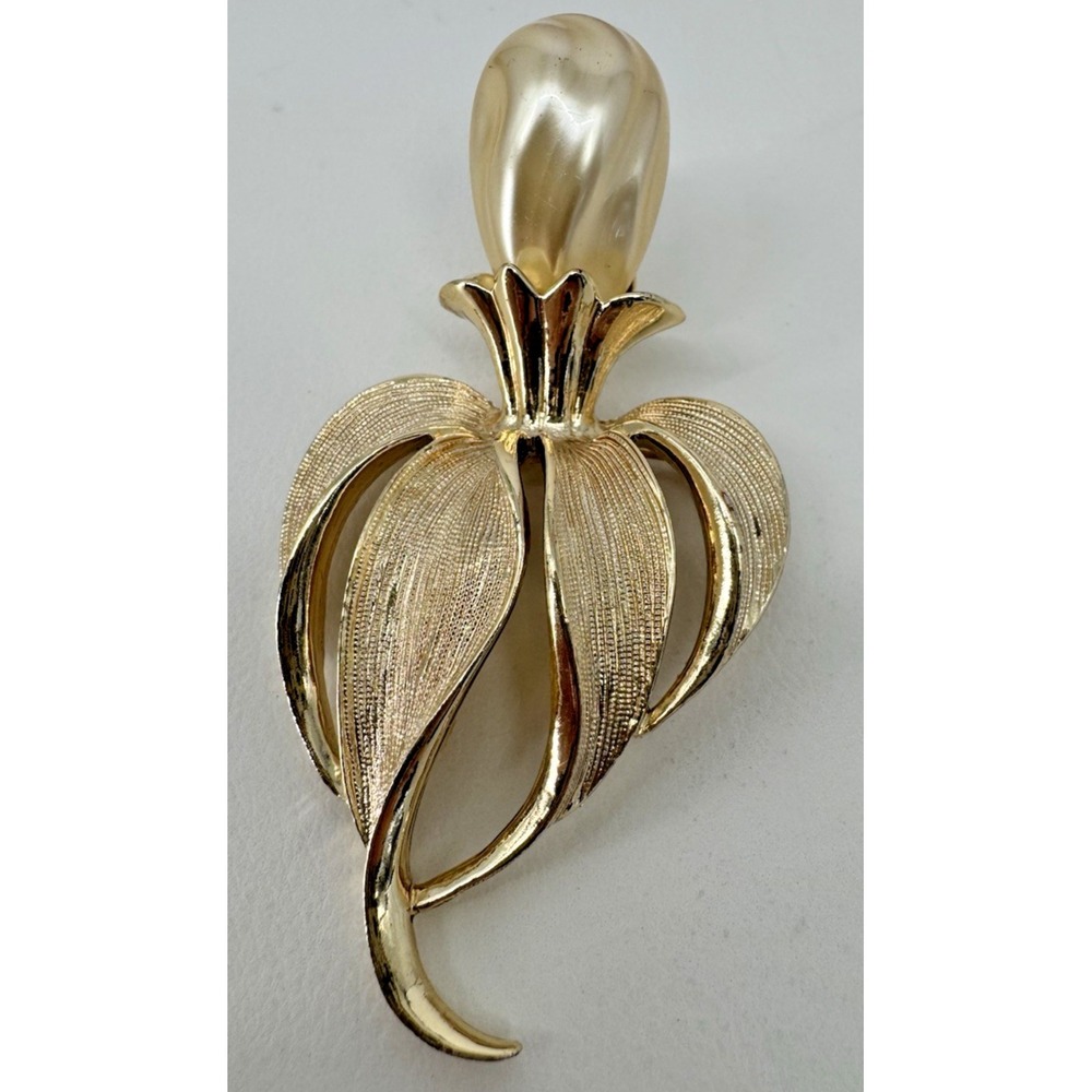 Vintage Gold Tone Floral Brooch Mid Century Faux Pearl Sarah Coventry 60's
